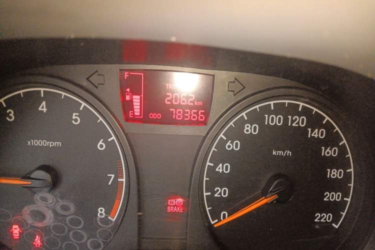 Used Hyundai Verna (older generation) 2010 Sedan 1.4L Manual Standard GL Model Odometer Close Up