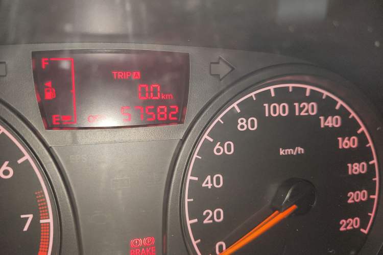 Used Hyundai Verna (older generation) 2010 Sedan 1.4L Manual Comfort GS Odometer Close Up