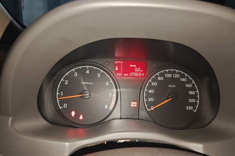 Used Hyundai Verna (older generation) 2010 Sedan 1.4L Manual Comfort GS Odometer Close Up
