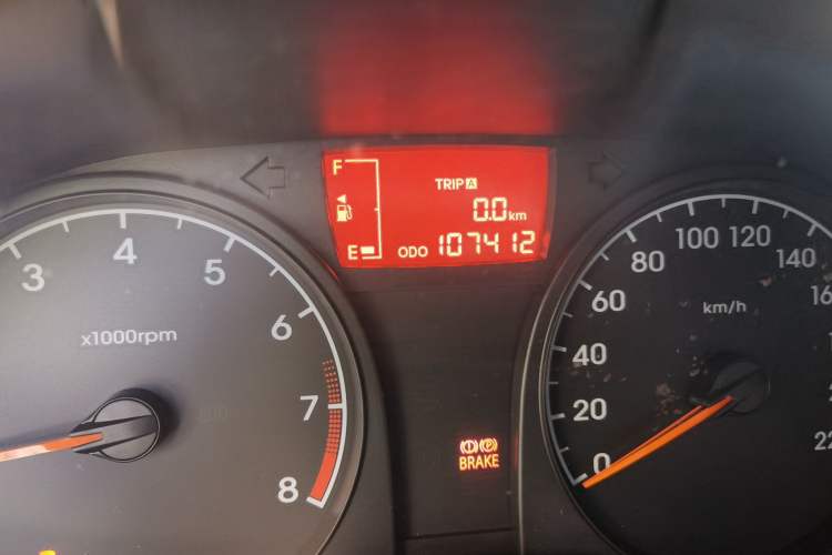 Used Hyundai Verna (older generation) 2010 Sedan 1.4L Manual Comfort GS Odometer Close Up