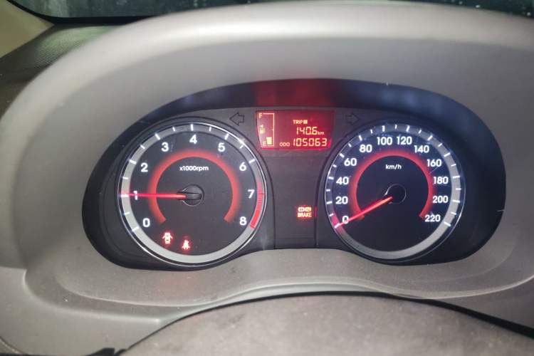 Used Hyundai Verna (older generation) 2010 Sedan 1.4L Manual Luxury GLS Trim Odometer Close Up