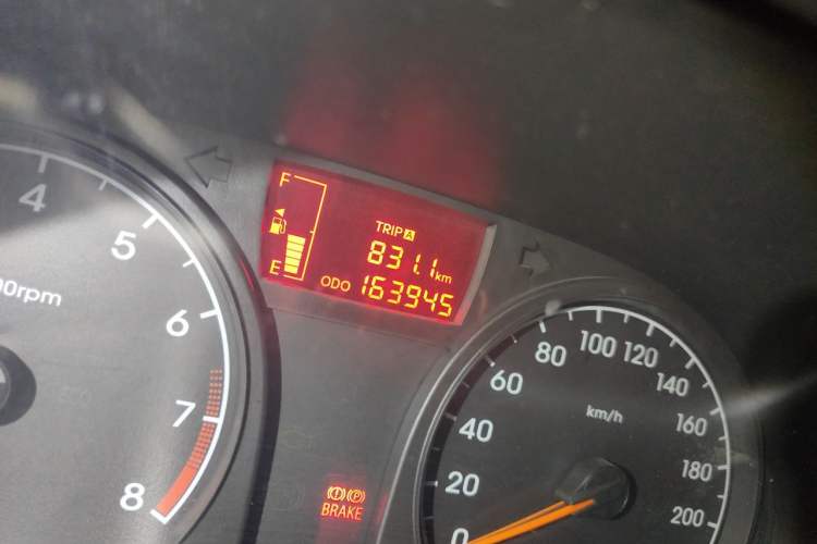 Used Hyundai Verna (older generation) 2010 Sedan 1.4L Manual Comfort GS Odometer Close Up