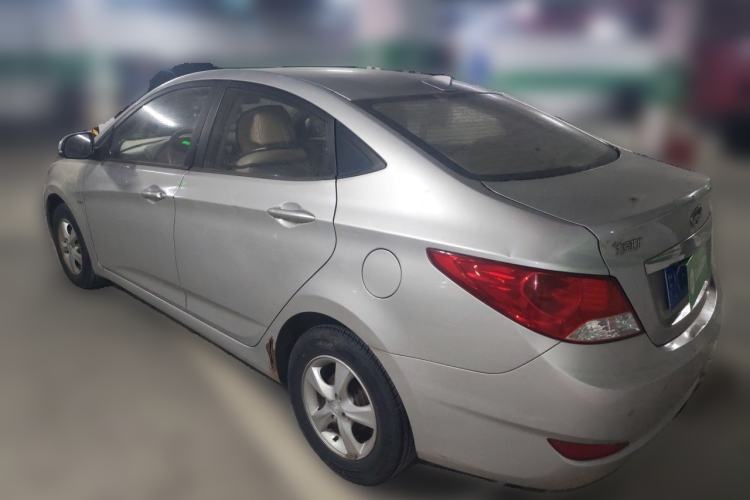 Used Hyundai Verna (older generation) 2010 Sedan 1.4L Manual Luxury GLS Trim Rear Left 45 Deg
