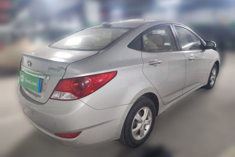 Used Hyundai Verna (older generation) 2010 Sedan 1.4L Manual Luxury GLS Trim Rear Right 45 Deg