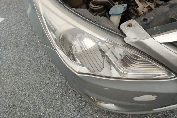 Used Hyundai Verna (older generation) 2010 Sedan 1.4L Manual Comfort GS Right Front Headlight