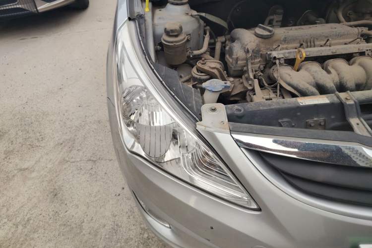 Used Hyundai Verna (older generation) 2010 Sedan 1.4L Automatic Comfort Model GS Right Front Headlight