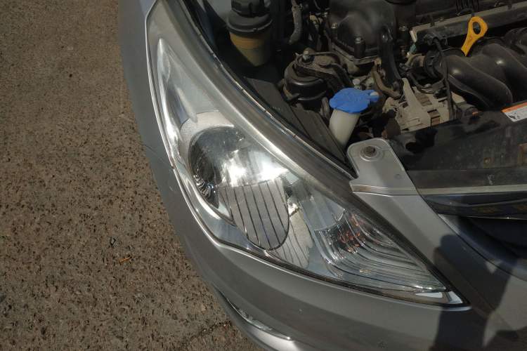 Used Hyundai Verna (older generation) 2010 Sedan 1.4L Automatic Comfort Model GS Right Front Headlight