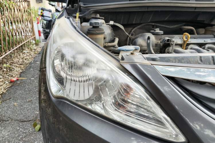 Used Hyundai Verna (older generation) 2010 Sedan 1.4L Manual Comfort GS Right Front Headlight