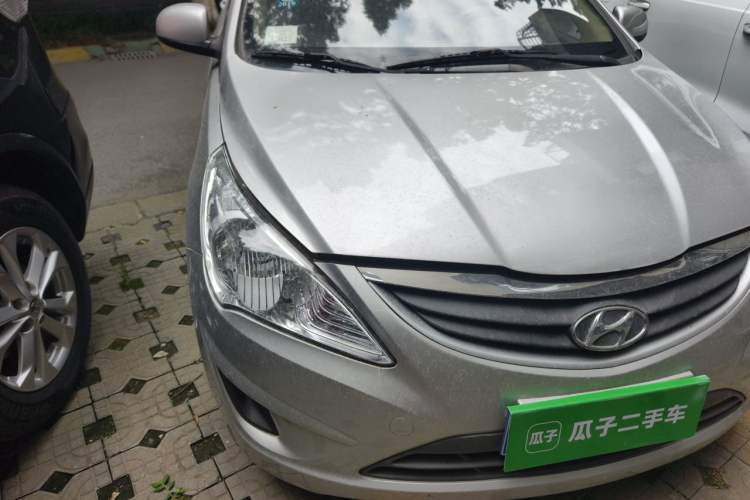 Used Hyundai Verna (older generation) 2010 Sedan 1.4L Manual Standard GL Model Right Front Headlight