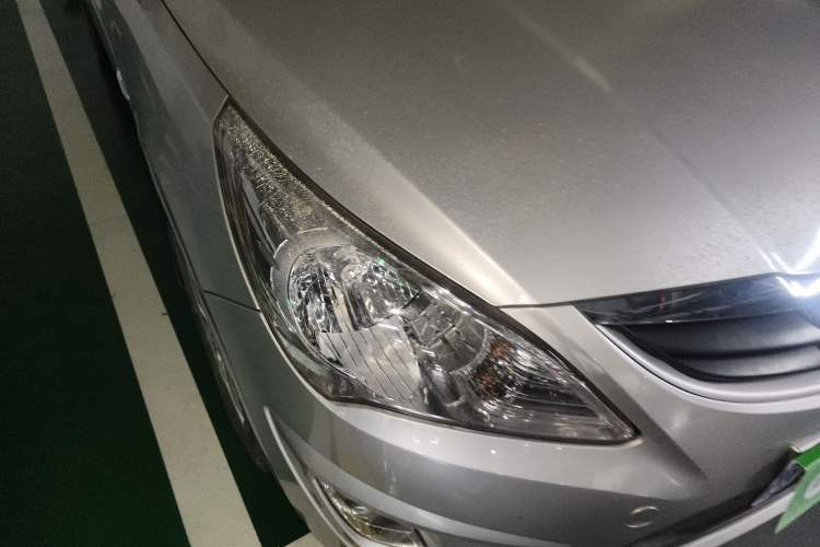 Used Hyundai Verna (older generation) 2010 Sedan 1.4L Manual Comfort GS Right Front Headlight
