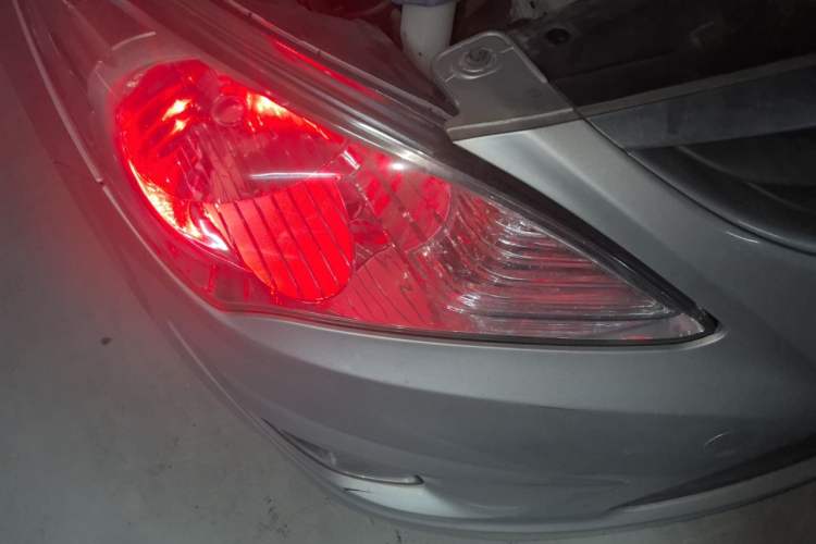 Used Hyundai Verna (older generation) 2010 Sedan 1.4L Manual Comfort GS Right Front Headlight