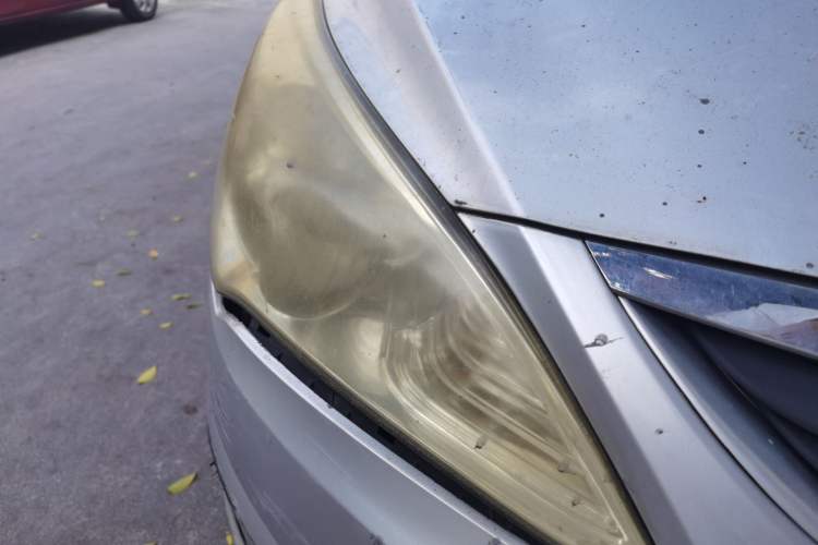 Used Hyundai Verna (older generation) 2010 Sedan 1.4L Manual Comfort GS Right Front Headlight