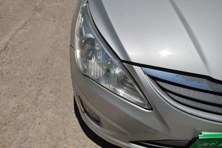 Used Hyundai Verna (older generation) 2010 Sedan 1.4L Automatic Comfort Model GS Right Front Headlight