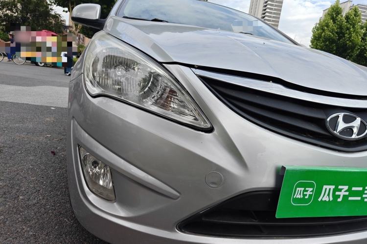 Used Hyundai Verna (older generation) 2010 Sedan 1.4L Manual BLUE Model Right Front Headlight