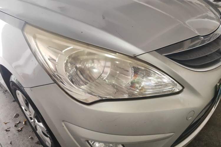 Used Hyundai Verna (older generation) 2010 Sedan 1.4L Automatic Comfort Model GS Right Front Headlight