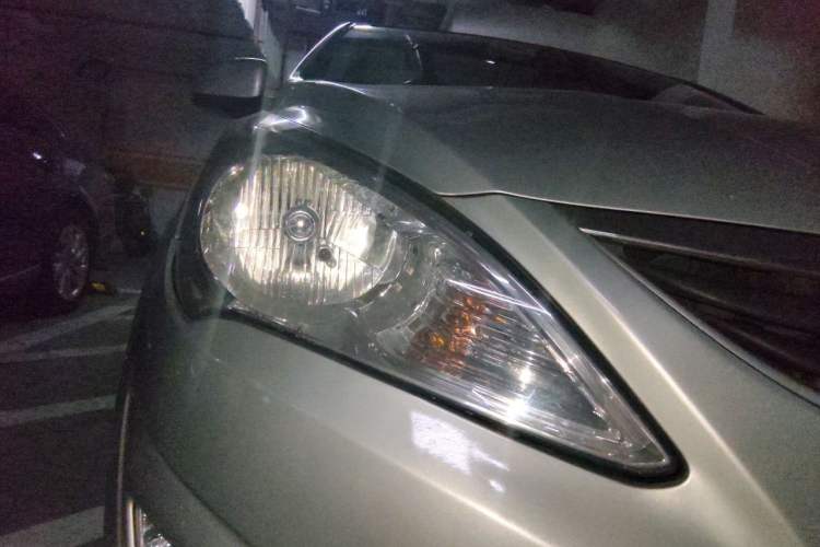 Used Hyundai Verna (older generation) 2010 Sedan 1.4L Manual Comfort GS Right Front Headlight
