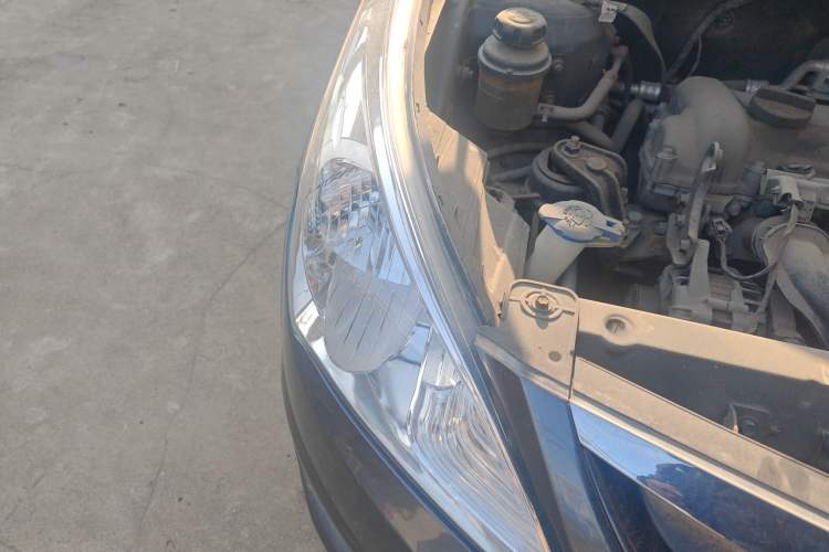 Used Hyundai Verna (older generation) 2010 Sedan 1.4L Automatic Comfort Model GS Right Front Headlight