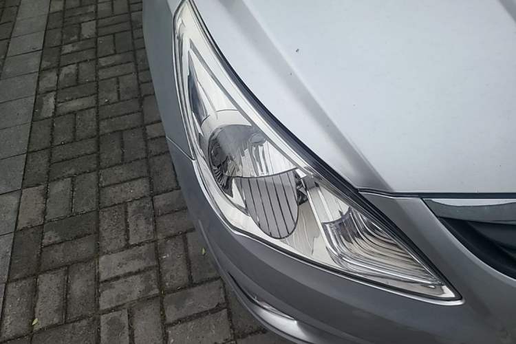 Used Hyundai Verna (older generation) 2010 Sedan 1.4L Manual Comfort GS Right Front Headlight