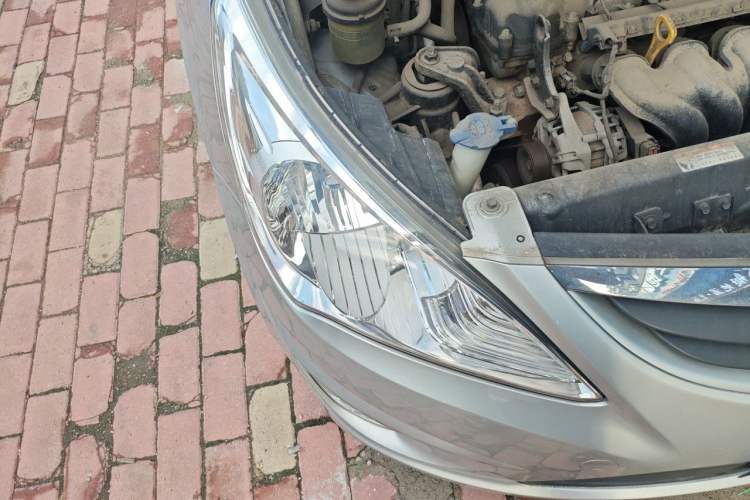 Used Hyundai Verna (older generation) 2010 Sedan 1.4L Automatic Comfort Model GS Right Front Headlight