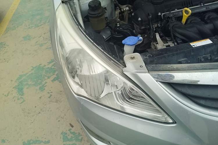 Used Hyundai Verna (older generation) 2010 Sedan 1.4L Manual Comfort GS Right Front Headlight