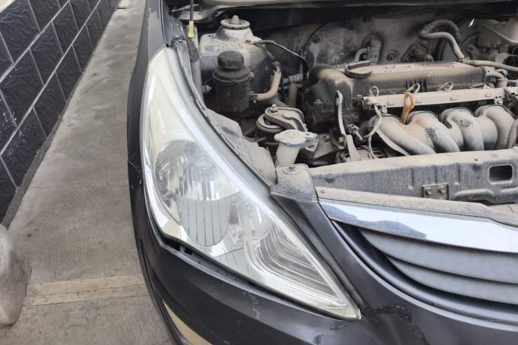 Used Hyundai Verna (older generation) 2010 Sedan 1.4L Manual Comfort GS Right Front Headlight
