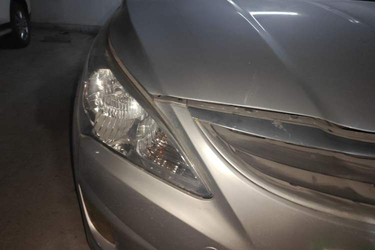 Used Hyundai Verna (older generation) 2010 Sedan 1.4L Manual Comfort GS Right Front Headlight