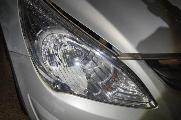 Used Hyundai Verna (older generation) 2010 Sedan 1.4L Manual Comfort GS Right Front Headlight