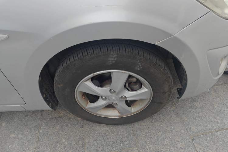 Used Hyundai Verna (older generation) 2010 Sedan 1.4L Automatic Fashionable GT Model Right Front Wheel Hub
