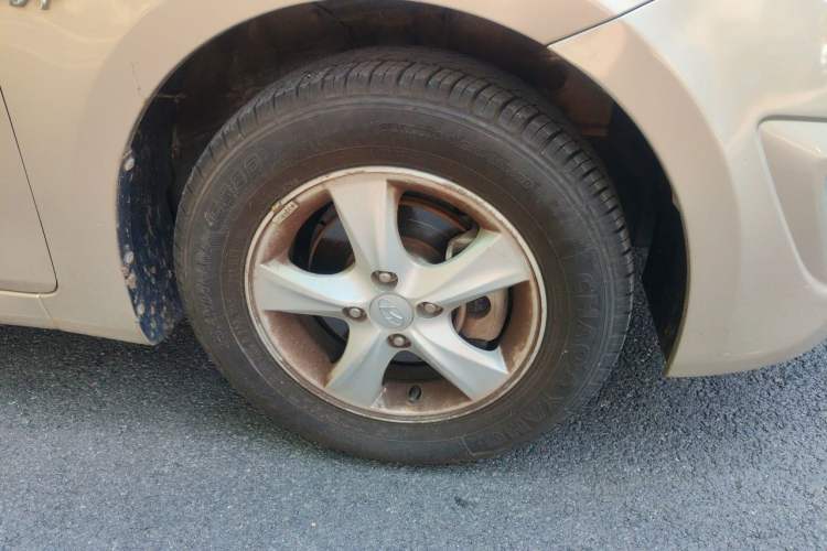 Used Hyundai Verna (older generation) 2010 Sedan 1.4L Automatic Fashionable GT Model Right Front Wheel Hub
