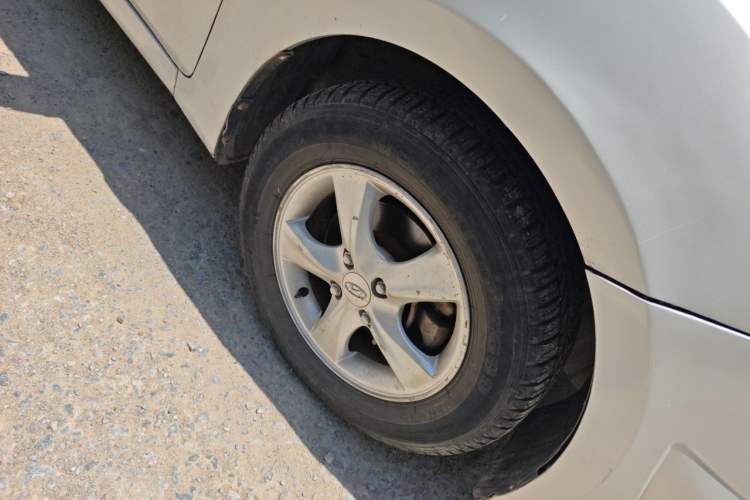 Used Hyundai Verna (older generation) 2010 Sedan 1.4L Automatic Comfort Model GS Right Front Wheel Hub