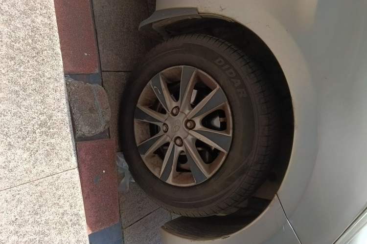 Used Hyundai Verna (older generation) 2010 Sedan 1.4L Manual Standard GL Model Right Front Wheel Hub