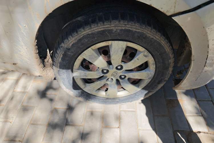 Used Hyundai Verna (older generation) 2010 Sedan 1.4L Manual Comfort GS Right Front Wheel Hub