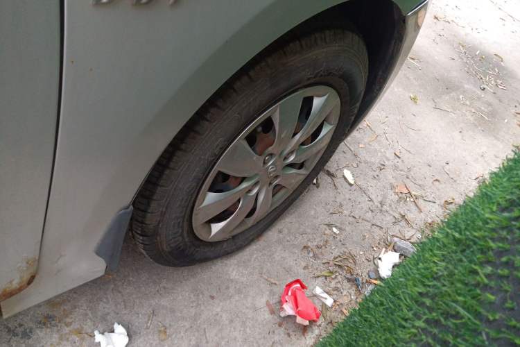 Used Hyundai Verna (older generation) 2010 Sedan 1.4L Manual Standard GL Model Right Front Wheel Hub