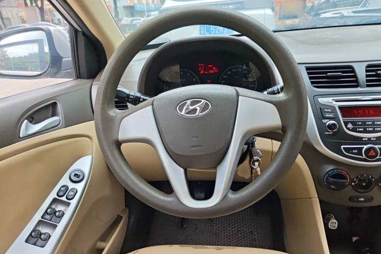 Used Hyundai Verna (older generation) 2010 Sedan 1.4L Manual Comfort GS Steering Wheel
