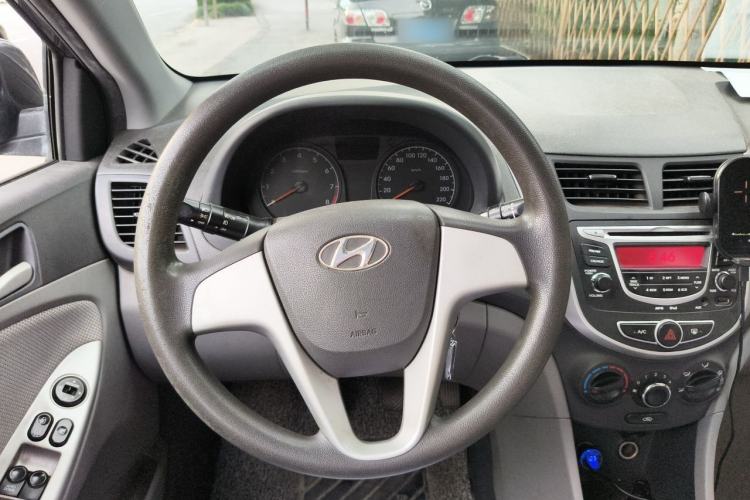 Used Hyundai Verna (older generation) 2010 Sedan 1.4L Manual Comfort GS Steering Wheel