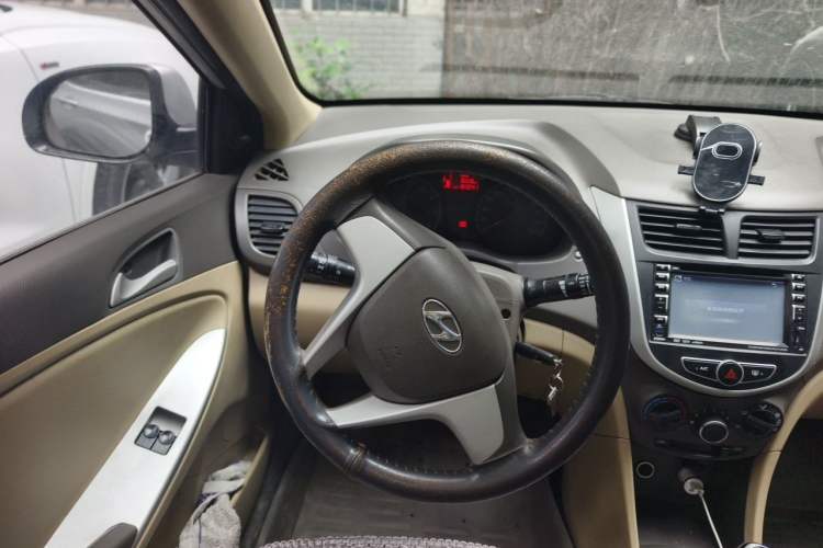 Used Hyundai Verna (older generation) 2010 Sedan 1.4L Manual Standard GL Model Steering Wheel