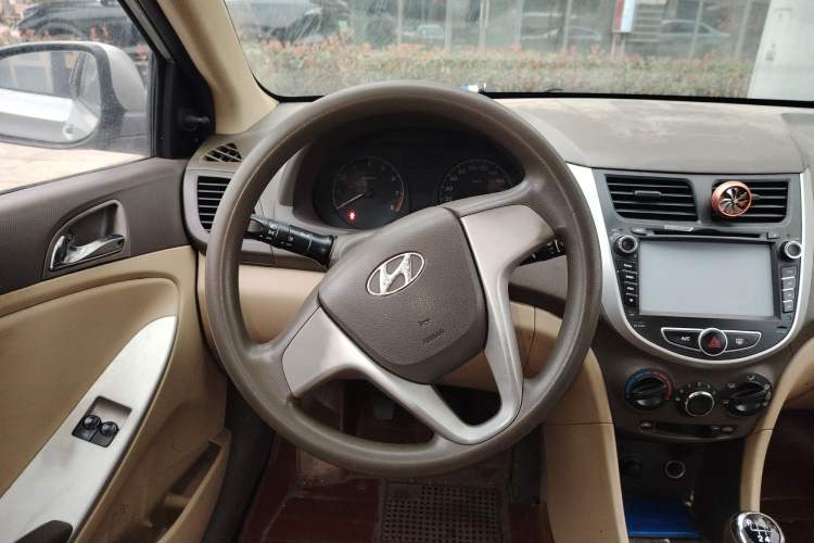 Used Hyundai Verna (older generation) 2010 Sedan 1.4L Manual Standard GL Model Steering Wheel