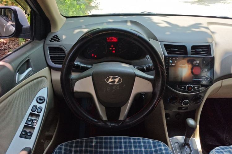 Used Hyundai Verna (older generation) 2010 Sedan 1.4L Automatic Comfort Model GS Steering Wheel