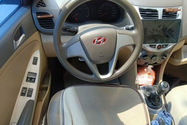 Used Hyundai Verna (older generation) 2010 Sedan 1.4L Manual Standard GL Model Steering Wheel