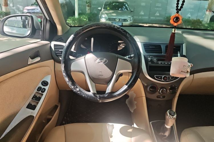 Used Hyundai Verna (older generation) 2010 Sedan 1.4L Manual Standard GL Model Steering Wheel