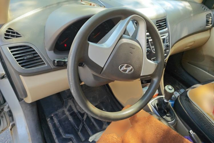Used Hyundai Verna (older generation) 2010 Sedan 1.4L Manual Comfort GS Steering Wheel