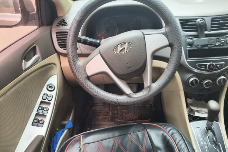 Used Hyundai Verna (older generation) 2010 Sedan 1.4L Automatic Comfort Model GS Steering Wheel