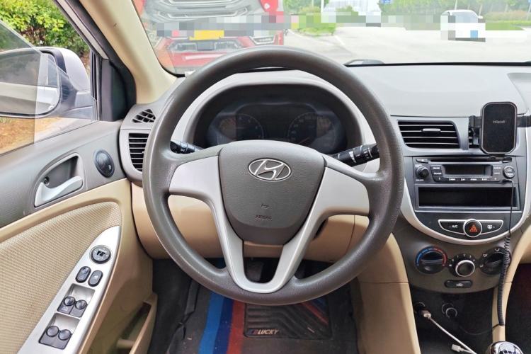 Used Hyundai Verna (older generation) 2010 Sedan 1.4L Manual Comfort GS Steering Wheel