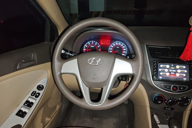 Used Hyundai Verna (older generation) 2010 Sedan 1.4L Automatic Comfort Model GS Steering Wheel