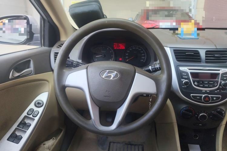 Used Hyundai Verna (older generation) 2010 Sedan 1.4L Manual Comfort GS Steering Wheel