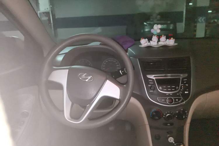 Used Hyundai Verna (older generation) 2010 Sedan 1.4L Manual Standard GL Model Steering Wheel