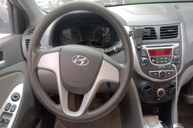 Used Hyundai Verna (older generation) 2010 Sedan 1.4L Manual Standard GL Model Steering Wheel