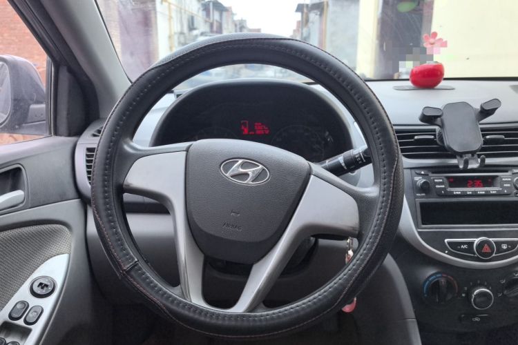 Used Hyundai Verna (older generation) 2010 Sedan 1.4L Manual Comfort GS Steering Wheel