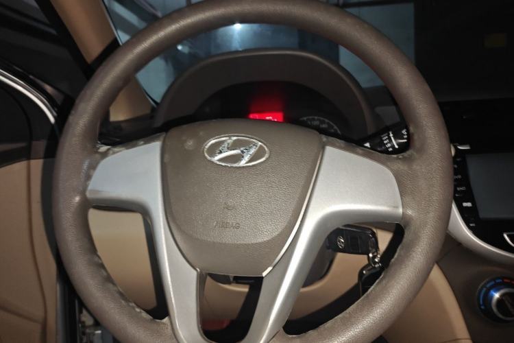 Used Hyundai Verna (older generation) 2010 Sedan 1.4L Manual Comfort GS Steering Wheel