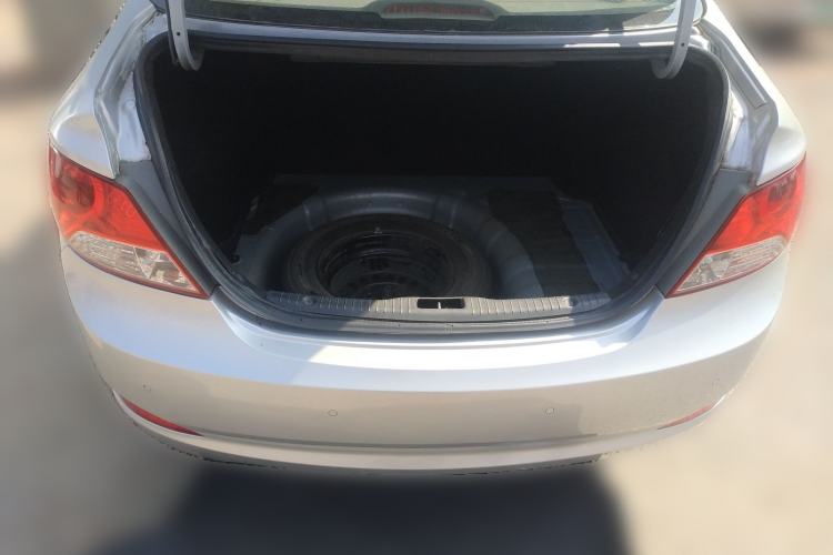 Used Hyundai Verna (older generation) 2010 Sedan 1.4L Automatic Comfort Model GS Trunk